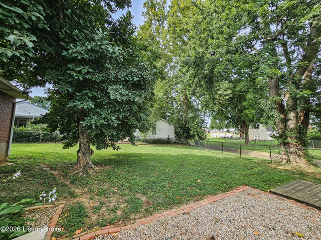 10300 Grafton Hall Rd, Louisville, KY 40272