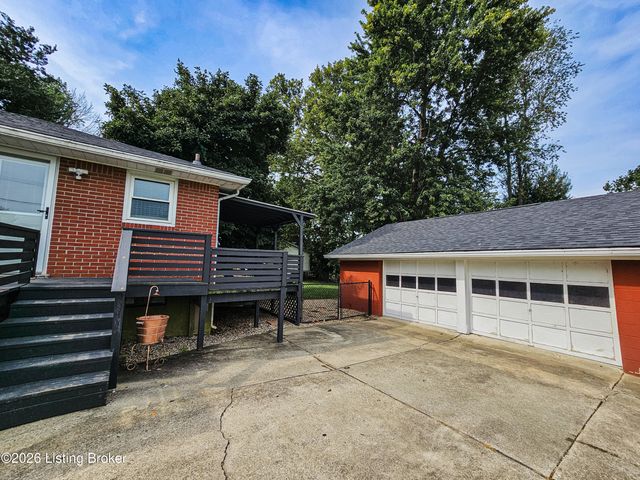 10300 Grafton Hall Rd, Louisville, KY 40272