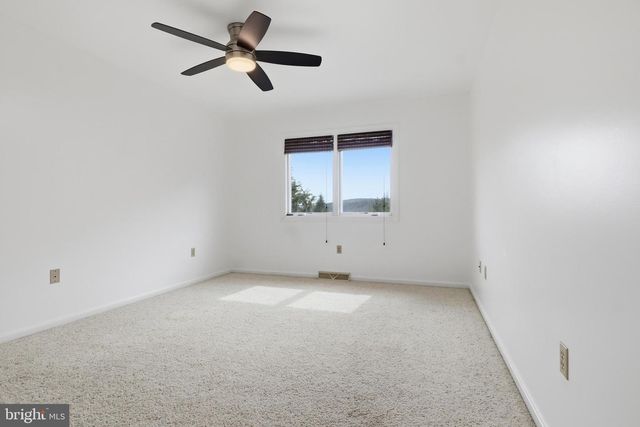 186 GREENLEAF RD, York, PA 17406
