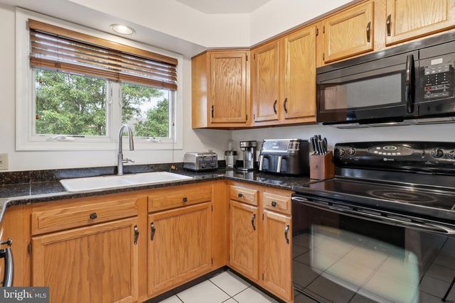 186 GREENLEAF RD, York, PA 17406