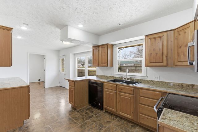 4445 S Farm Road 137, Springfield, MO 65810