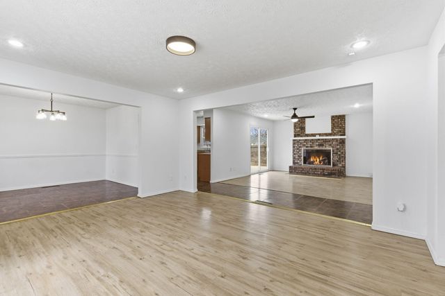 4445 S Farm Road 137, Springfield, MO 65810