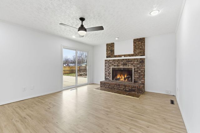 4445 S Farm Road 137, Springfield, MO 65810