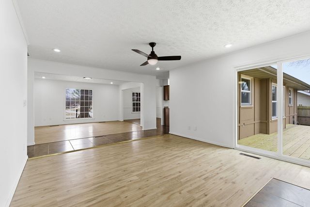 4445 S Farm Road 137, Springfield, MO 65810