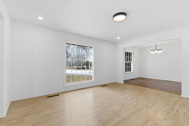 4445 S Farm Road 137, Springfield, MO 65810