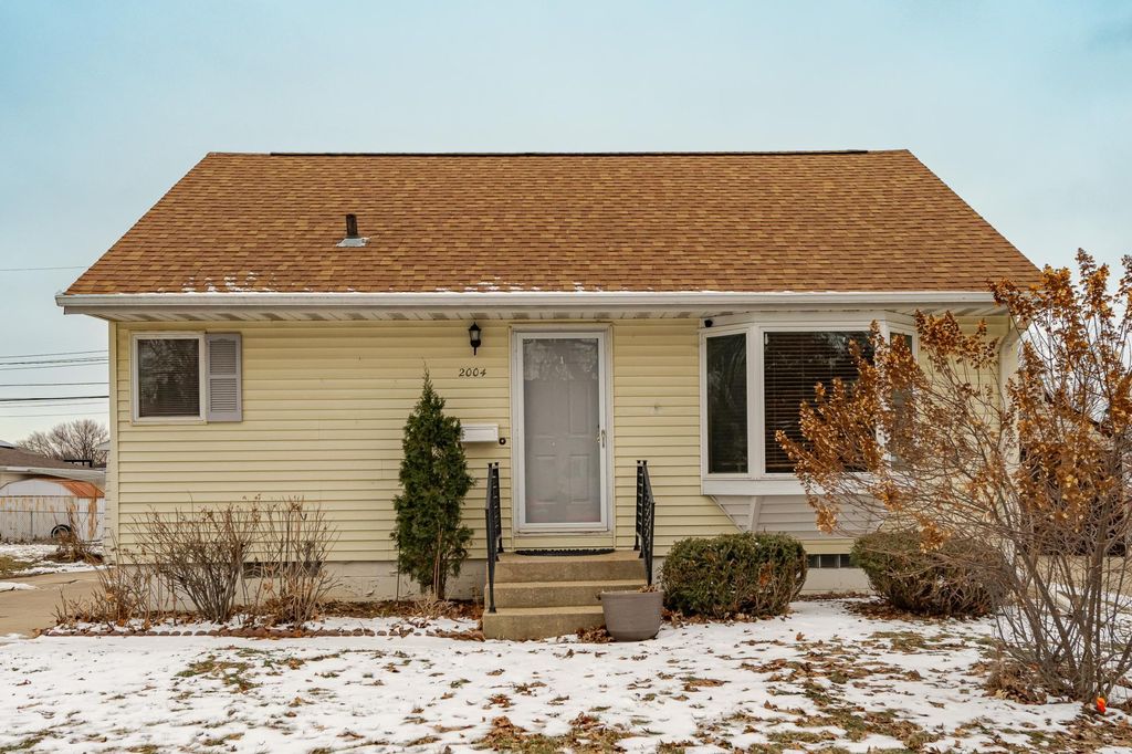 2004 18th Street NW, Rochester, MN 55901