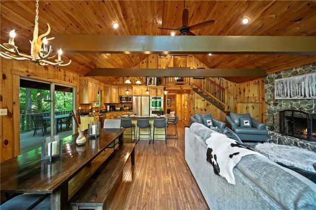469 N Lake Drive, Ellijay, GA 30536