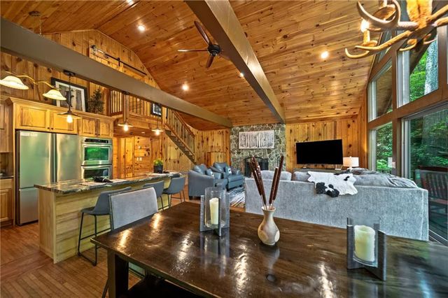 469 N Lake Drive, Ellijay, GA 30536