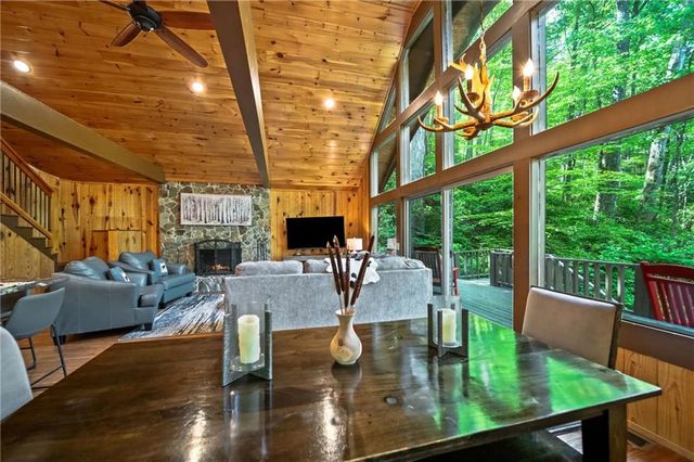 469 N Lake Drive, Ellijay, GA 30536