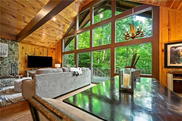 469 N Lake Drive, Ellijay, GA 30536