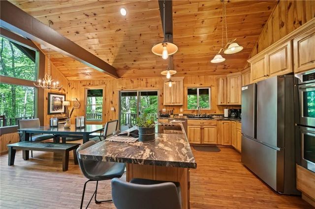 469 N Lake Drive, Ellijay, GA 30536