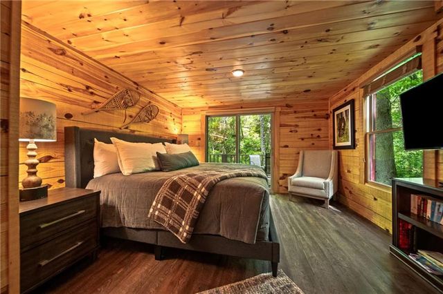 469 N Lake Drive, Ellijay, GA 30536