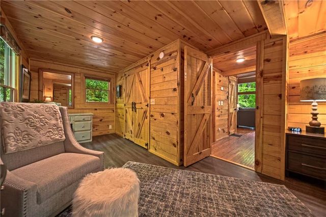 469 N Lake Drive, Ellijay, GA 30536