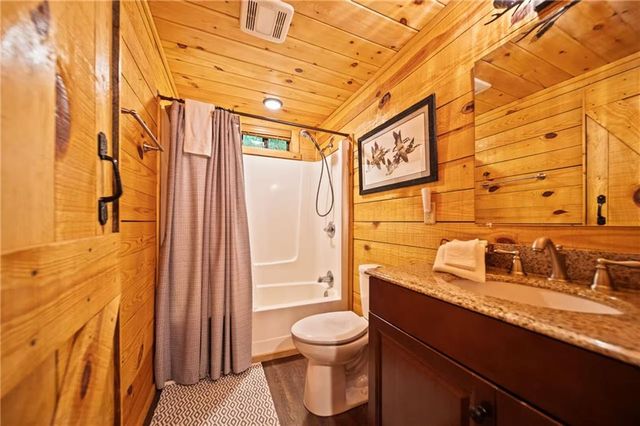 469 N Lake Drive, Ellijay, GA 30536