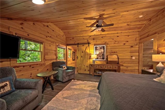 469 N Lake Drive, Ellijay, GA 30536