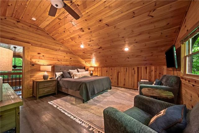 469 N Lake Drive, Ellijay, GA 30536