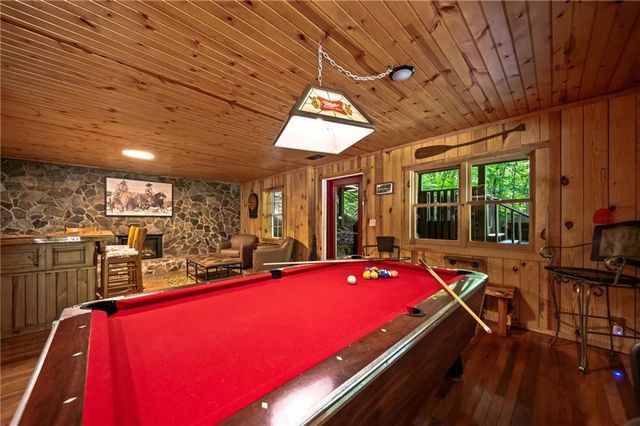469 N Lake Drive, Ellijay, GA 30536