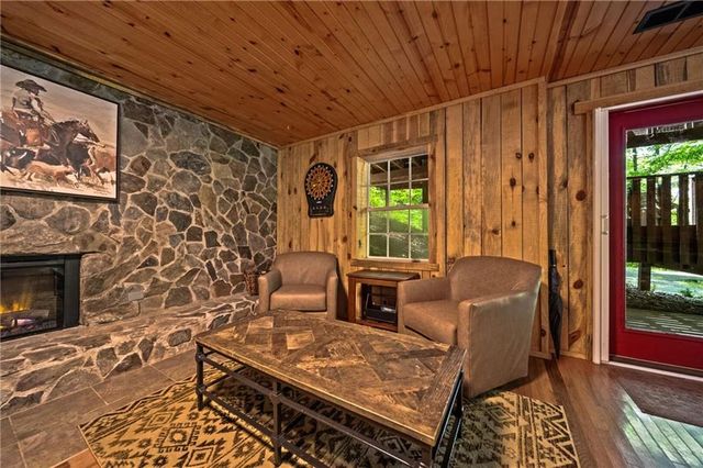 469 N Lake Drive, Ellijay, GA 30536