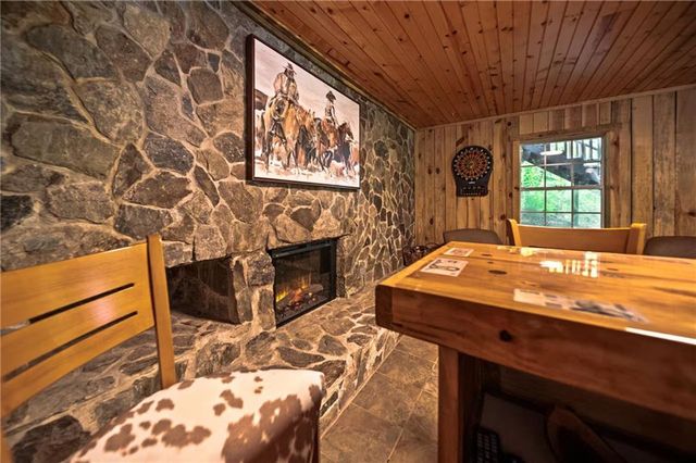 469 N Lake Drive, Ellijay, GA 30536
