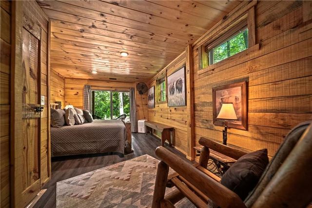 469 N Lake Drive, Ellijay, GA 30536