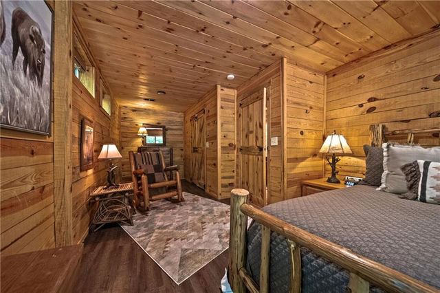 469 N Lake Drive, Ellijay, GA 30536