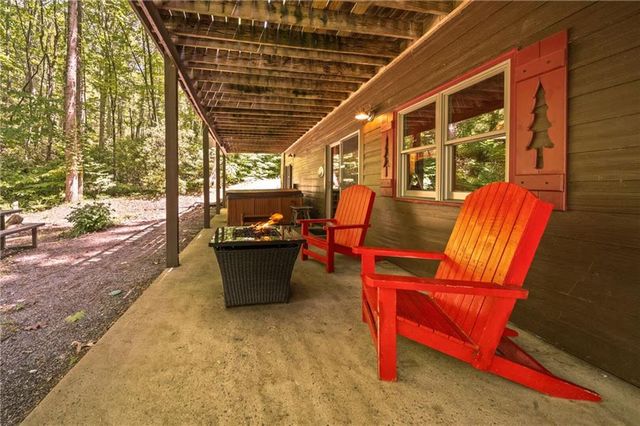 469 N Lake Drive, Ellijay, GA 30536