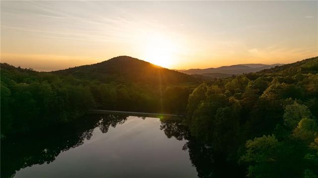 469 N Lake Drive, Ellijay, GA 30536