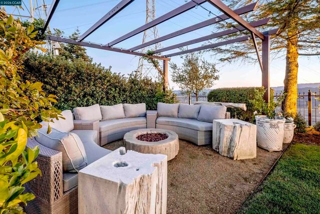 75 Donald Drive, Orinda, CA 94563