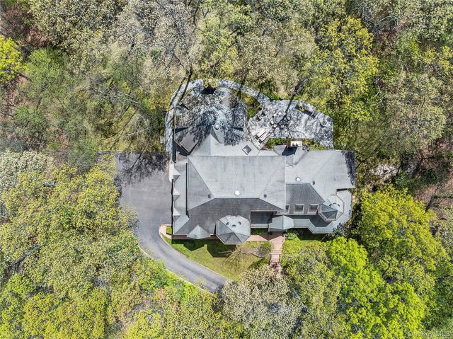 602A Twin Hills Court, Northport, NY 11768