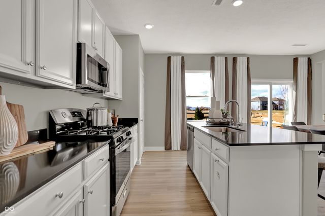 15498 Alperton Road, Fishers, IN 46037