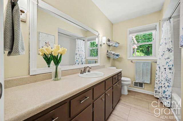 15888 Vinecrest Avenue, Spring Lake Twp, MI 49456