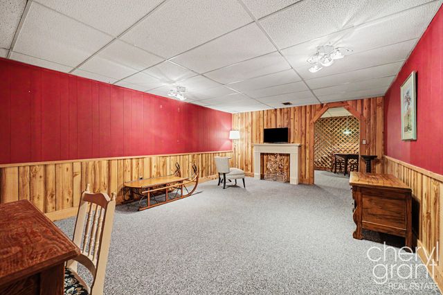 15888 Vinecrest Avenue, Spring Lake Twp, MI 49456