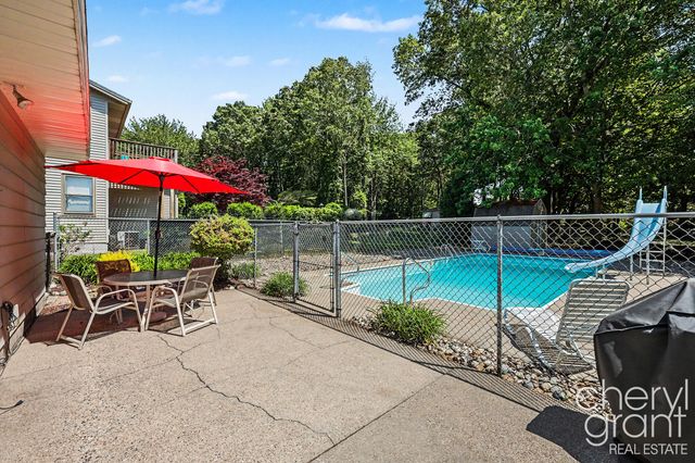 15888 Vinecrest Avenue, Spring Lake Twp, MI 49456