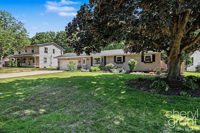 15888 Vinecrest Avenue, Spring Lake Twp, MI 49456