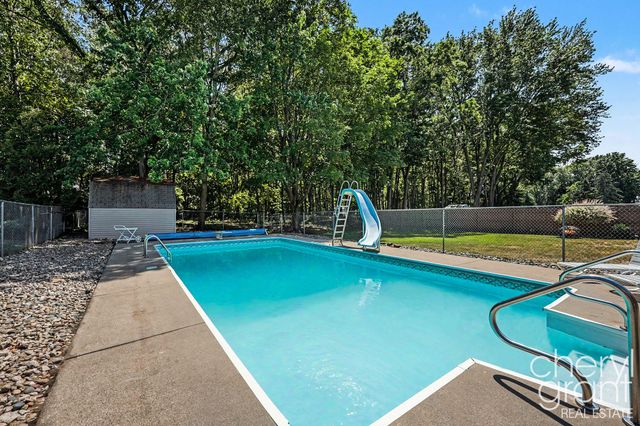 15888 Vinecrest Avenue, Spring Lake Twp, MI 49456