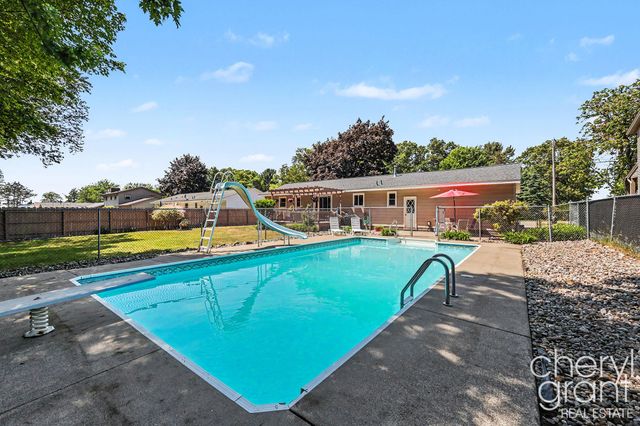 15888 Vinecrest Avenue, Spring Lake Twp, MI 49456