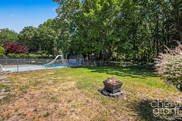 15888 Vinecrest Avenue, Spring Lake Twp, MI 49456