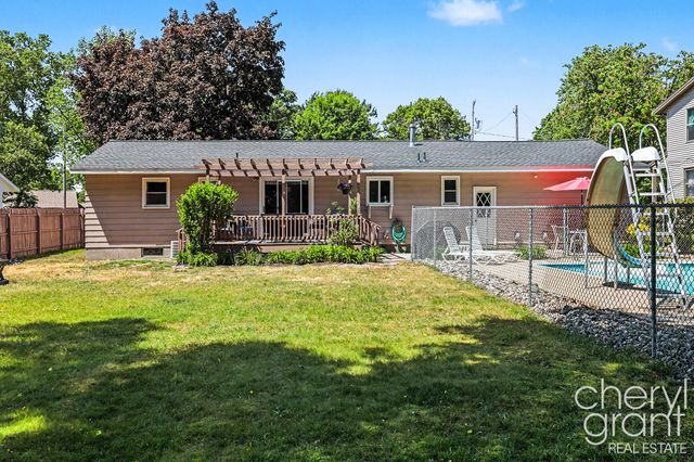 15888 Vinecrest Avenue, Spring Lake Twp, MI 49456