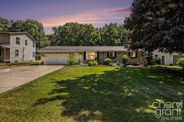 15888 Vinecrest Avenue, Spring Lake Twp, MI 49456
