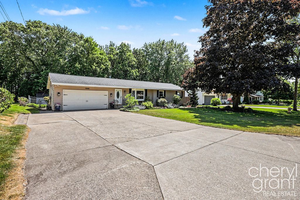 15888 Vinecrest Avenue, Spring Lake Twp, MI 49456