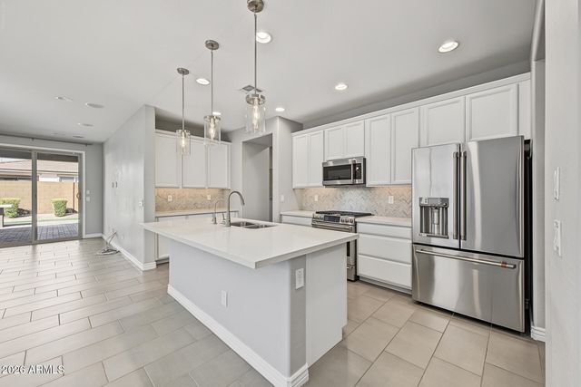 8918 W VERMONT Avenue, Glendale, AZ 85305