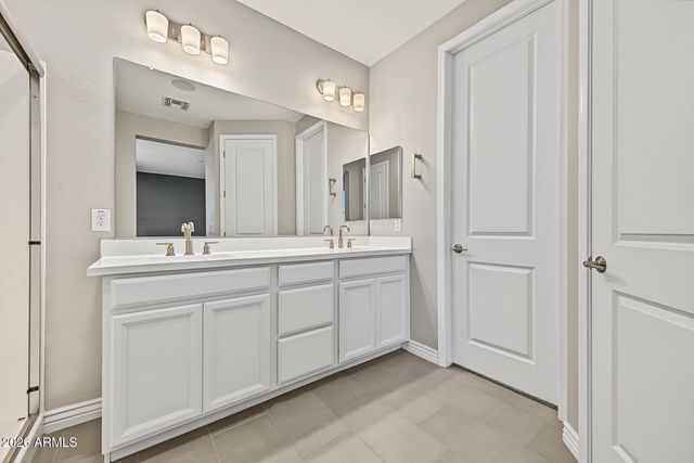 8918 W VERMONT Avenue, Glendale, AZ 85305