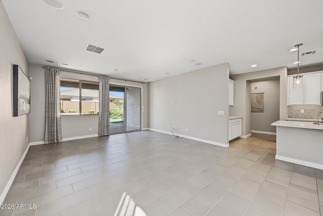 8918 W VERMONT Avenue, Glendale, AZ 85305