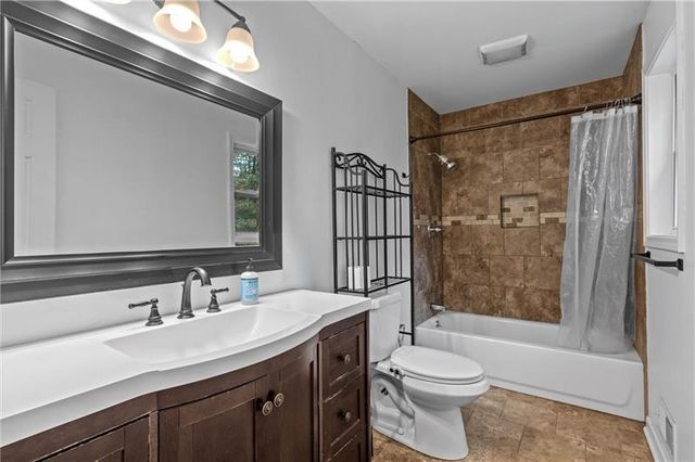 2400 Salem NE Drive, Marietta, GA 30062