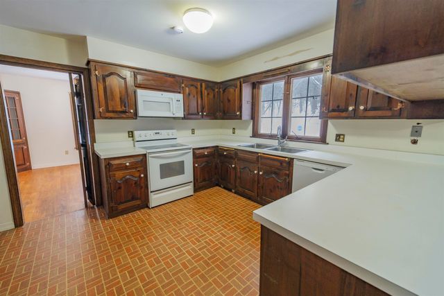 198 Hillcrest Terrace, Brattleboro, VT 05301