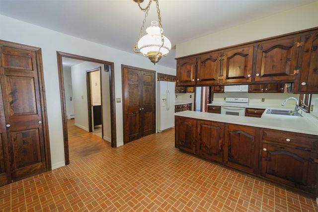 198 Hillcrest Terrace, Brattleboro, VT 05301