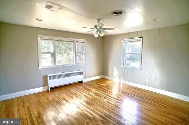 7 CRUMS LANE, Harrisburg, PA 17112