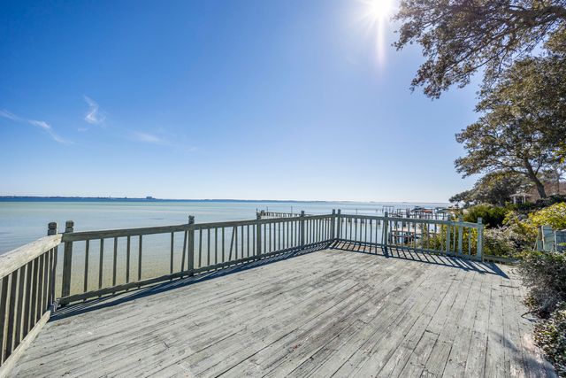 815 Choctaw Lane, Shalimar, FL 32579