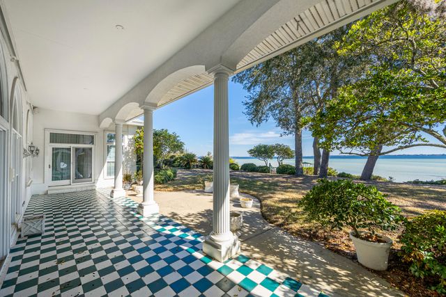 815 Choctaw Lane, Shalimar, FL 32579