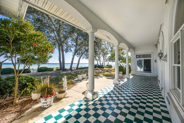 815 Choctaw Lane, Shalimar, FL 32579